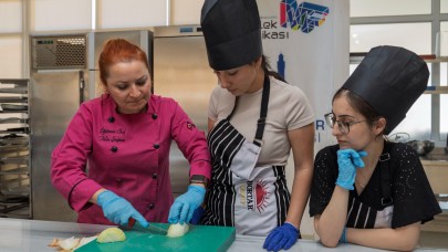 Dersler değil tencereler kaynadı