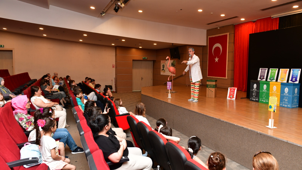 Çiğli’de çocuklara geri dönüşüm bilinci oyunla aşılandı