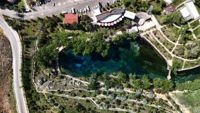 Tabiat harikası Gökpınar Gölü, turkuaz tonu ile herkesi hayran bırakıyor