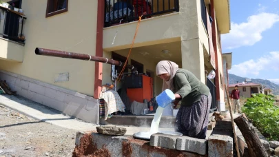Deprem mağduru nine: "Hiç aklıma gelmezdi böyle ev yapacakları"