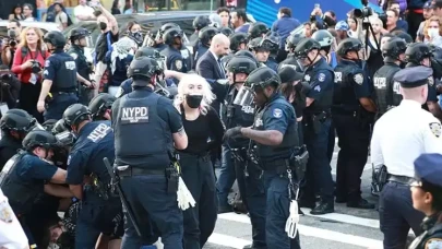 New York’ta, düzensiz göçmenlere destek için düzenlenen protestolarda 65 kişi gözaltına alındı
