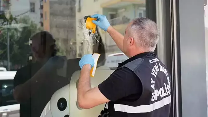 3 milyon lira ödemeyi reddedince iş yerini kurşunladılar