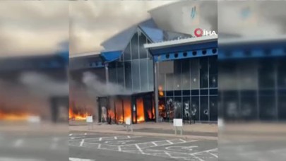 Kuzey İrlanda'da şiddet olayları üçüncü günde: Eğlence merkezi ateşe verildi