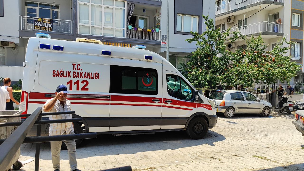 İzmir'de 75 yaşındaki adam karısını öldürüp intihar etti