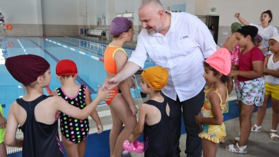 Menemen’de ücretsiz yüzme kursu kayıtları başladı