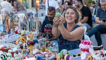 Karşıyaka’da El Emeği Gece Pazarı geri döndü