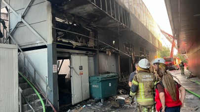 İzmir'de inşaat deposundaki yangın kontrol altına alındı