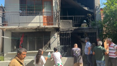 İzmir'de 4 katlı binanın zemin katında yangın çıktı