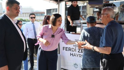 Karabağlar Belediyesi’nden Ferdi Zeyrek anısına lokma ikramı