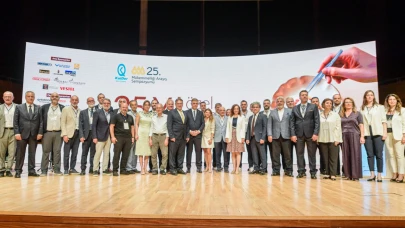 İzmir Büyükşehir Mükemmelliği Arayış Sempozyumu’ndan ödülle ayrıldı