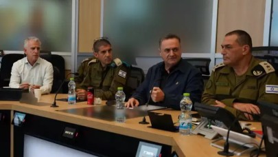 İsrail, İran'da Arak Ağır Su Nükleer Tesisi'ni vurdu