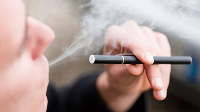 ABD'de 3 yıl elektronik sigara kullanan genç, "patlamış mısır" hastalığına yakalandı