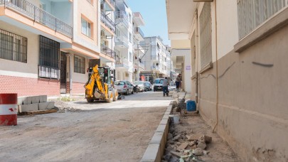 Balçova’da park yenileme ve çevre düzenleme mesaisi