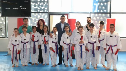 Aliağa Belediyesi Taekwondo Kursunun Sporcuları Kuşak Atladı