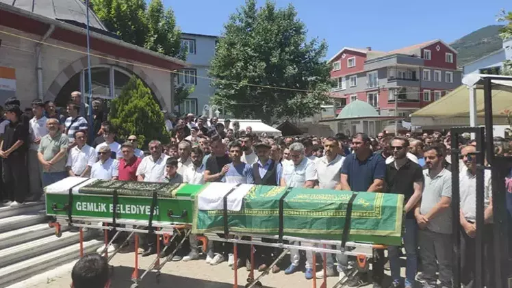 İznik Gölü'nde boğulan 2 kuzen yan yana toprağa verildi