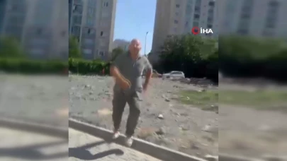 Esenyurt’ta kendisine yol vermeyen aracı taşladı