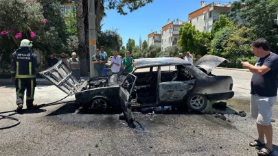 Antalya’da seyir halindeyken alev alan Tofaş otomobil kullanılamaz hale geldi