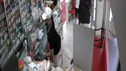 İzmir'de eczaneye yumurtalı saldırı