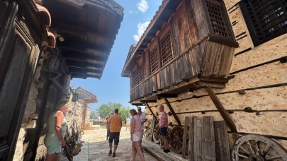 Antalya'nın 15 haneli 50 nüfuslu beton yapı bulunmayan 800 yıllık tarihi köyüne turist akını