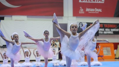 Bayraklılı kursiyerlerden yıl sonu gösterisi