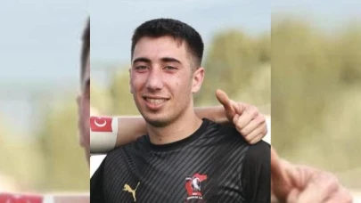 İzmir'de direğe çarpan sürücü yaşamını yitirdi