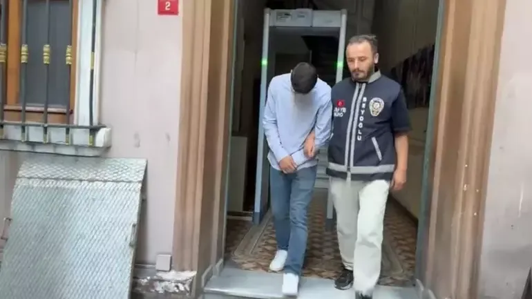 Taksim'de taciz iddiasına maket bıçağıyla saldırı