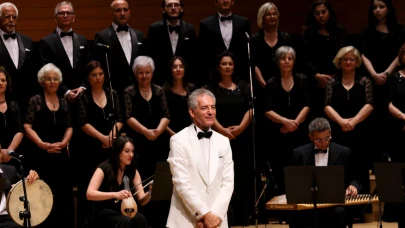 EÜ Klasik Türk Müziği Korosu’ndan İzmir Festivali’nde Unutulmaz Performans