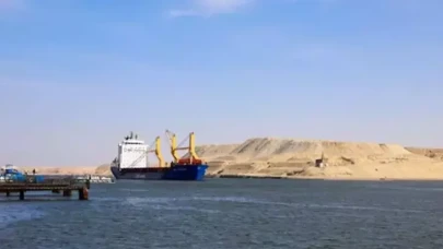 Süveyş Körfezi'nde sondaj gemisi battı: 3 ölü