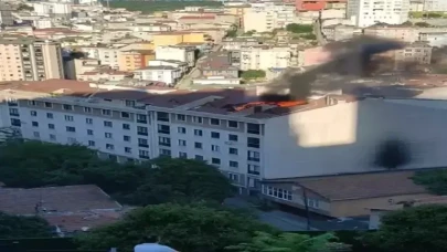 Kağıthane'de çatı yangınını söndüren itfaiyeye polis de yardım etti