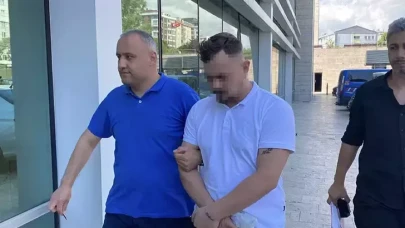 Husumetlisini parkta bıçakla yaraladı