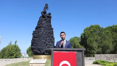 Madımak'ta yitirilen canlar Bayraklı'da anıldı