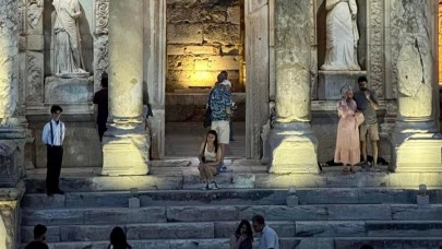 Gençler Efes’i keşfetti