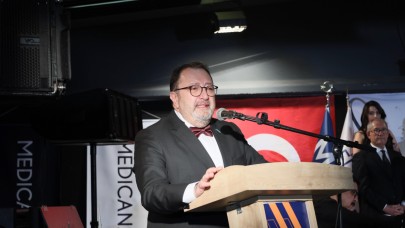 Sağlık çalışanları notalarla şifa dağıttı