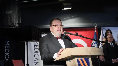 Sağlık çalışanları notalarla şifa dağıttı