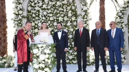 Antalya Büyükşehir Belediye Başkanı Böcek tutuklandı