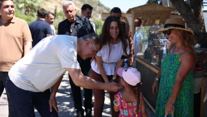 Başkan Tugay yangın bölgelerini yalnız bırakmıyor