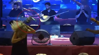 Festivalde sahne alan sanatçının başına dron çarptı