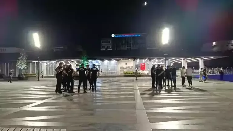 Bursa’da bıçaklı şüpheli, anne ve 2 kızı ile yardıma gelen bir kişiyi yaraladı