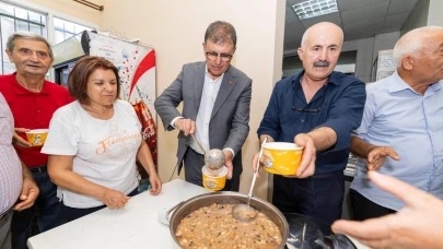 Başkan Tugay aşure bereketini paylaştı