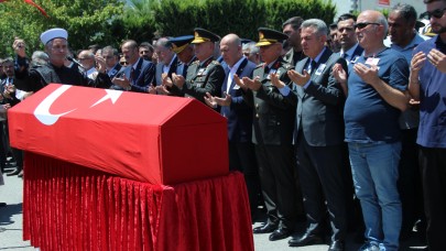 İzmir, Şehit Üsteğmen Ege Akar'ı dualarla son yolculuğuna uğurladı