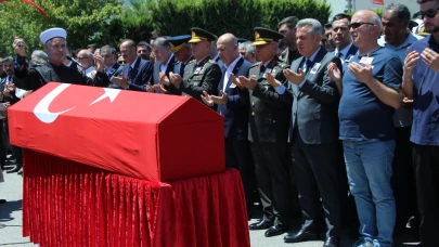 İzmir, Şehit Üsteğmen Ege Akar'ı dualarla son yolculuğuna uğurladı
