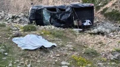 Kamyonet şarampole devrildi: 1 ölü, 5 yaralı