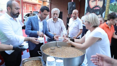 Bayraklı'da aşure bereketi