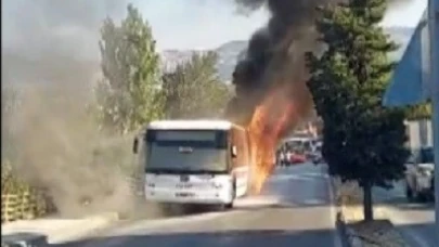 İzmir’de belediye otobüsü alev alev yandı