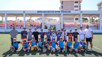 Bucalı minik kramponlar futbol eğitiminde
