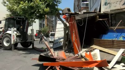 Esenyurt'ta yıkım sırasında zabıta ile iş yeri sahipleri arasında arbede çıktı