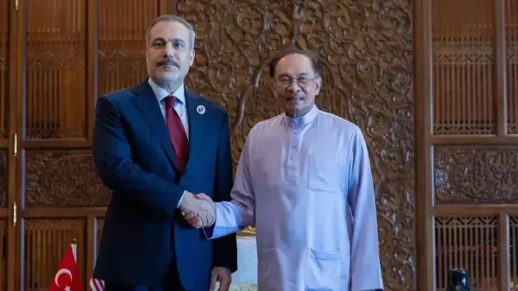 Bakan Fidan, Malezya Başbakanı Enver İbrahim ile görüştü
