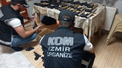 İzmir'de yasa dışı silah ticareti operasyonu