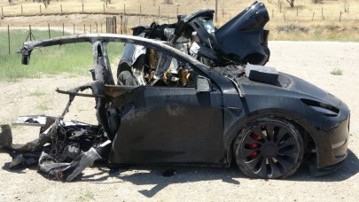 Malatya'da Tesla kazası: Araç ikiye bölündü, 2 hemşire hayatını kaybetti