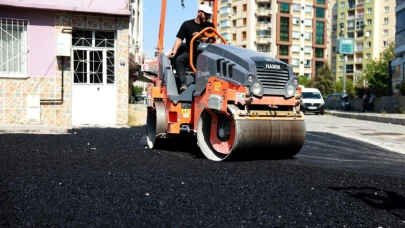 Bayraklı'da asfaltlama seferberliği: 24 mahallede çalışmalar başladı